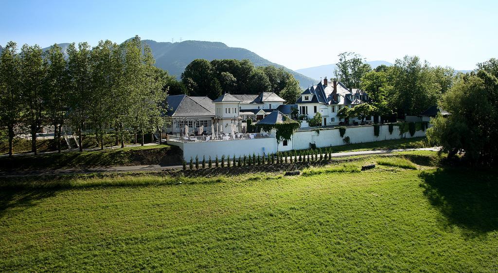 Les Saints Peres Hotel Montagnole Exterior foto