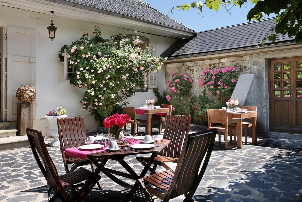 Les Saints Peres Hotel Montagnole Exterior foto