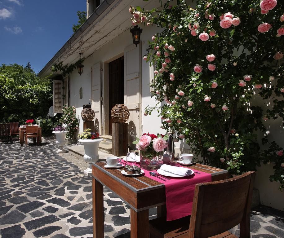 Les Saints Peres Hotel Montagnole Exterior foto