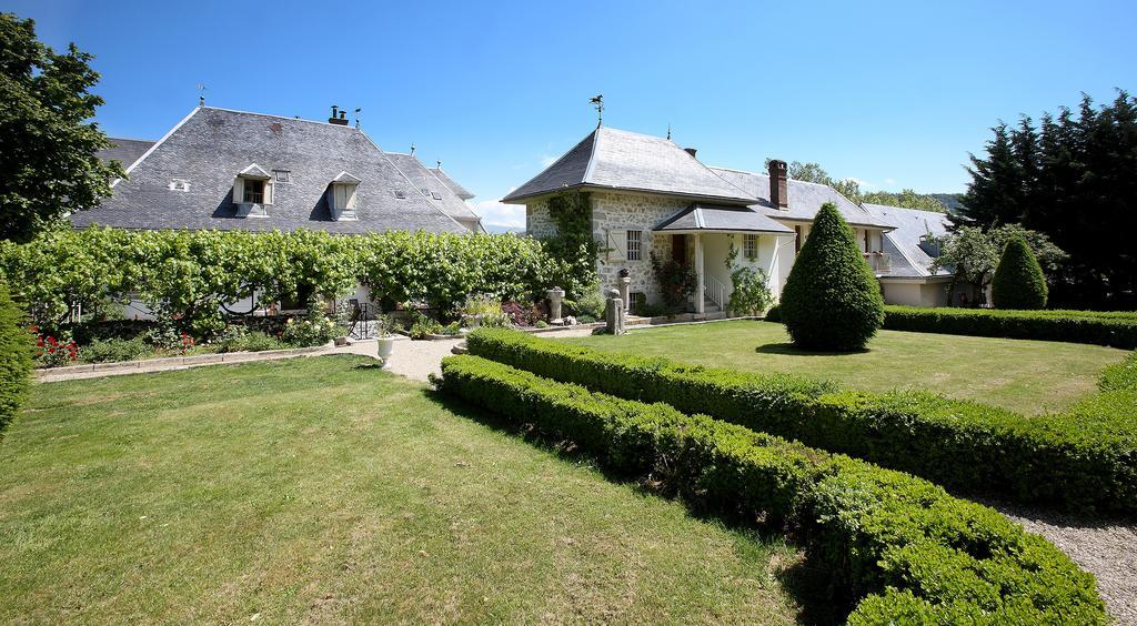 Les Saints Peres Hotel Montagnole Exterior foto