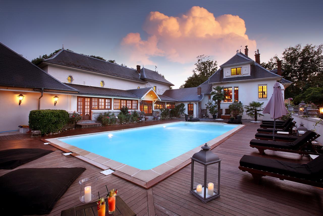 Les Saints Peres Hotel Montagnole Exterior foto